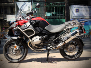  BMW R1200GS Adventure khoe dáng dưới nắng Sài Gòn 