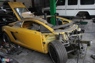 “Bò vàng” Lamborghini Gallardo bị “mổ bụng” tại Hà Nội