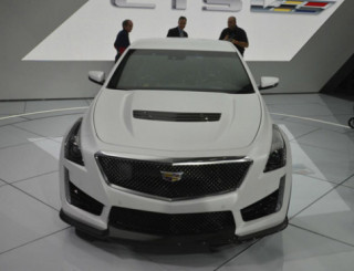 Cadillac CTS-V 2016: Chiếc sedan mạnh mẽ