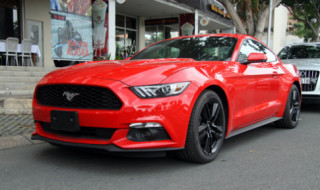  Chevrolet Camaro và Ford Mustang 2015 cập cảng Sài Gòn 