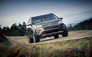 Ford Explorer Platinum 2016 sẽ có giá bán khoảng 53.495 USD