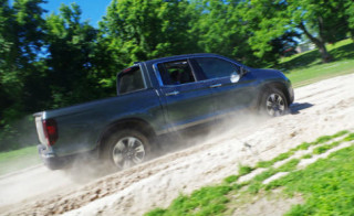 Honda Ridgeline 2017 lộ giá hấp dẫn 678 triệu đồng