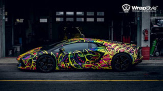 Lamborghini Aventador phủ màu độc, gây ảo giác
