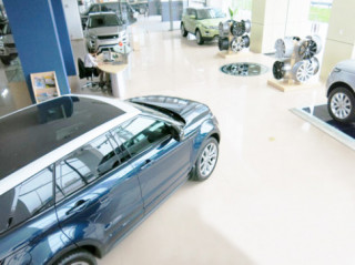  Land Rover Việt Nam hỗ trợ khách hàng bảo dưỡng xe 