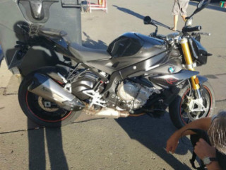 Lộ ảnh 2017 BMW S1000R đối đầu 2017 Honda CBR1000RR