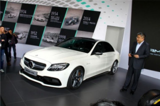 Mercedes-Benz C63 AMG mới chính thức phát hành