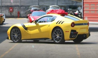 Ngắm Ferrari F12 Berlinetta Speciale màu vàng