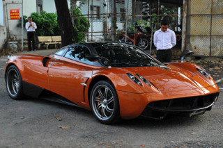 Pagani Huayra 80 tỷ đồng đi bấm biển số ở TP.HCM