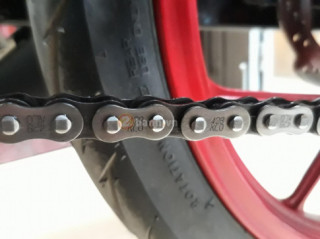 Raider R150 Fi Dòng xe lần đầu tiên sử dụng sên có phốt cao su