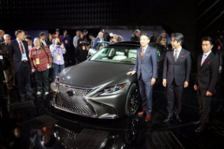 Sedan hạng sang Lexus LS 2018 lột xác toàn diện