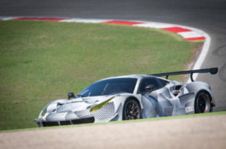 Siêu xe đua Ferrari 488 GTE hiện hình