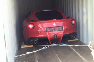 Siêu xe Ferrari F12 Berlinetta thứ 3 lặng lẽ về Việt Nam