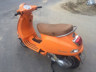 Vespa LX 150 Nhập Italy đời chót cuối cùng 2010 màu vàng cam