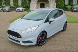 Video màn trình diễn ấn tượng của Ford Fiesta ST200