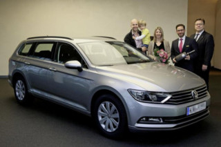 Volkswagen Passat 2015 đầu tiên đến tay khách hàng