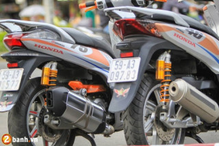 Cặp đôi SH300i của Saigon SH Club khoe sắc đón Xuân.