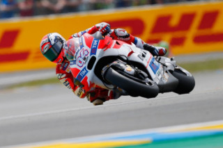 Dovizioso đã gặp trục trặc với siêu môtô đua của Ducati và tụt hẳn xuống vị trí 20