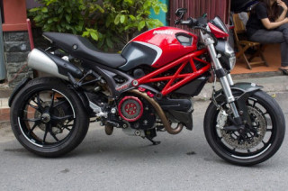 Ducati 796 lên đồ chơi hàng hiệu đầy mê hoặc