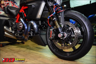 Ducati Diavel -Choáng ngợp với bản độ ‘quỷ dữ’ mang tên Carbon Red