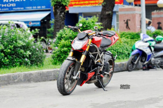 Ducati Streetfighter siêu chất trong bản độ đầy đồ hiệu tại Việt Nam