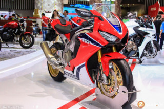 Honda CBR1000RR FireBlade SP 2017 lăn bánh trên đường phố Việt Nam với giá từ 729 triệu Đồng