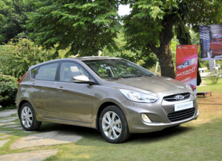  Hyundai Accent 5 cửa giá 569 triệu đồng 