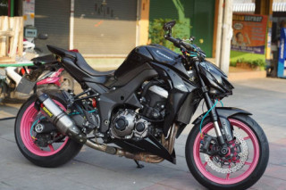 Kawasaki Z1000 độ cá tính bên dàn chân ‘Hường cánh sen’