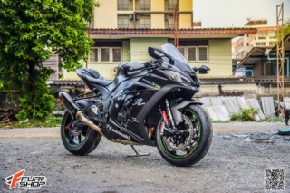 Kawasaki ZX-10RR ‘Chiến thần tốc độ’ nâng cấp hoàn hảo qua hình phong full black