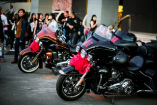 Lễ rước dâu độc đáo của dàn xe Harley-Davidson ‘khủng’