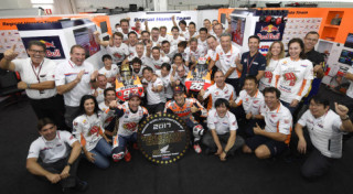 MotoGP 2017 chặng 18: Chiến thắng áp đảo của Repsol Honda Team và danh hiệu cho Nhà sản xuất của năm