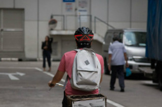 Mũ bảo hiểm thông minh bảo vệ người đi xe đạp