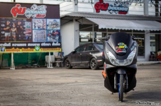 PCX 150 độ đôi chân teo nhỏ với phong cách chạy sân của biker Thái