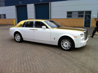 Rolls Royce Phantom bọc 120kg vàng khối trị giá 170 tỷ đồng