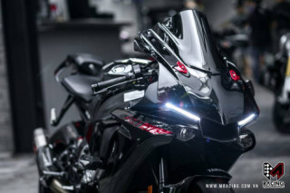 Yamaha R1 cực chất trong bản độ Full Black bóng bẩy