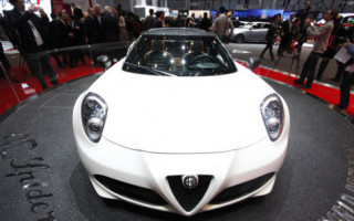 Alfa Romeo 4C Spyder bảnh chọe tại Geneva