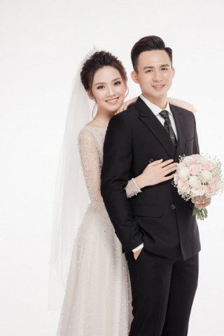 Ảnh cưới của người đẹp Hoa hậu Việt Nam cùng hot boy cảnh sát