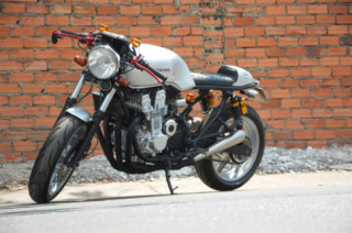  Cafe racer nhẹ nhàng của chàng thủ môn Việt 