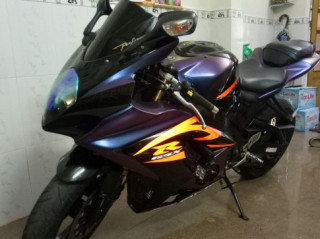 Cần tìm chồng cho em suzuki gsx 1000 đklđ 2014 sang tên toàn quốc, mua xe bao ra tên.