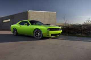  Dodge Challenger 2015 - cổ điển và hiện đại 