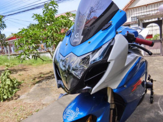 GSX R1000 ‘ông vua trắng xanh’ kẻ tranh ngôi vua mô tô