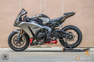 Honda CBR1000RR chú “ Bò xám ” đầy cơ bắp và dũng mãnh