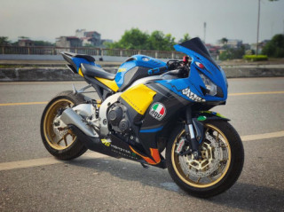 Honda CBR1000RR độ khác biệt cùng bộ cánh Cá mập AGV Pista Misano