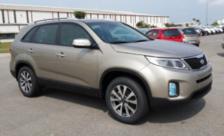  Kia New Sorento số sàn giá 903 triệu đồng 