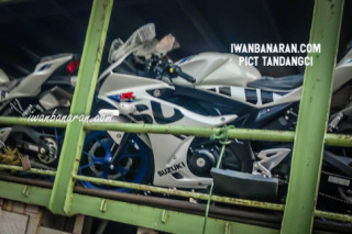 Lộ diện GSX-R150 2019 phiên bản màu mới của đàn anh GSX-R1000