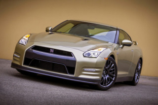  Nissan GT-R 2016 Gold Edition - bản mừng sinh nhật 