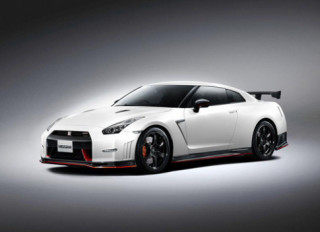  Nissan GT-R Nismo 2015 có giá từ 103.400 USD 