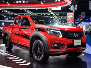 Nissan Navara Black Edition giá 520 triệu đồng ra mắt