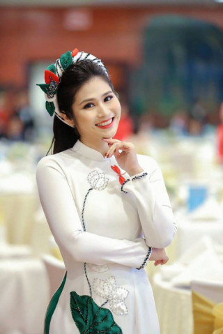 Phong cách thời trang đời thường của BTV Minh Trang