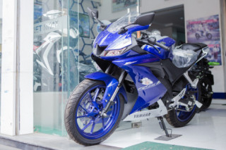 R15 2017 không ABS có giá 93 triệu đồng liệu có cạnh tranh nổi với GSX-R150?