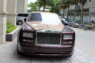 Rolls-Royce Phantom Lửa thiêng ‘chưa biển’ xuống phố